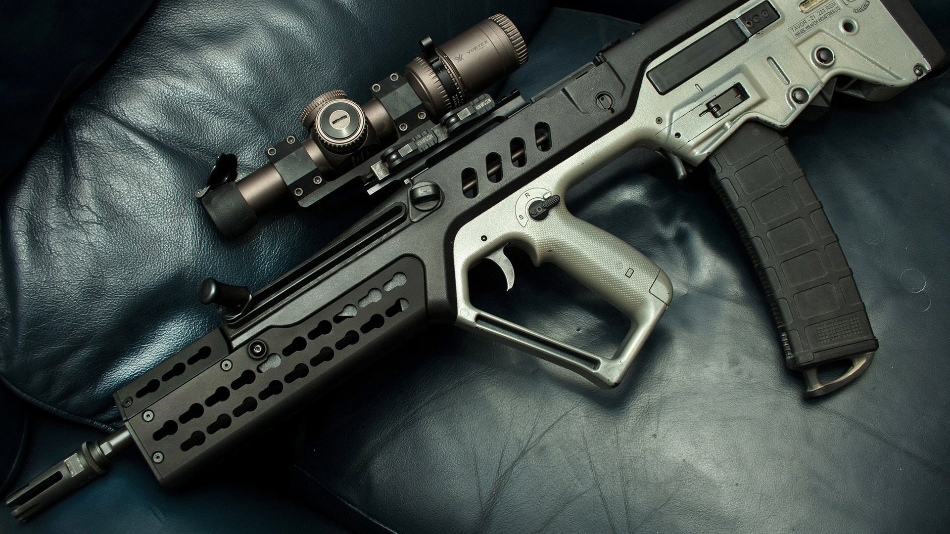 传奇英雄的“幕后故事”：他们的成长历程细节揭秘，传奇英雄内容介绍