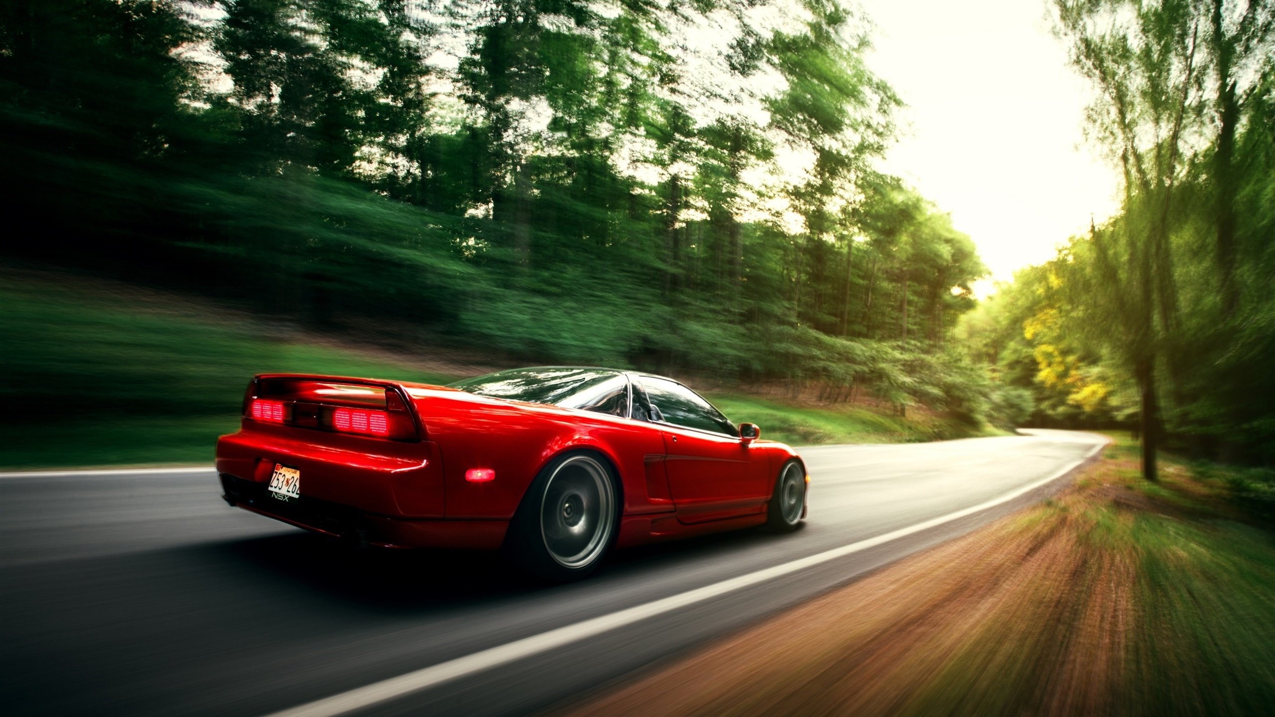 国际冲浪比赛，海浪争锋展现极限风采，国际冲浪协会